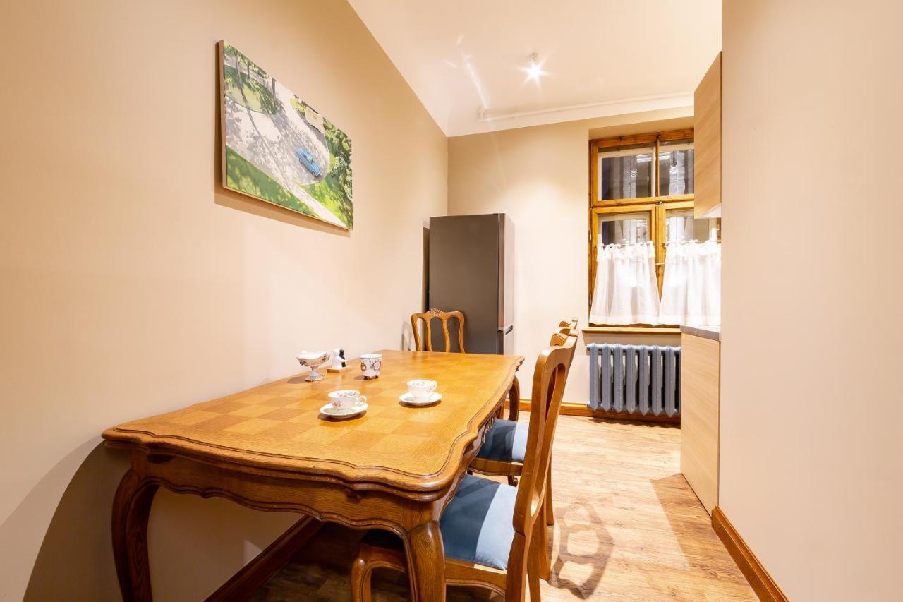 Ancient Storie'S Ap 65Sqm Renovated Free Parking Apartment Riga Luaran gambar